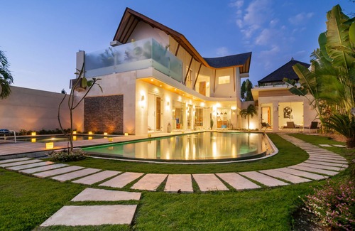 Seminyak Villa | Luxury 4 bedroom Pool Villa in Seminyak