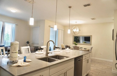 Downtown House | Luxury 4 Bedroom Retreat Near Disney 340