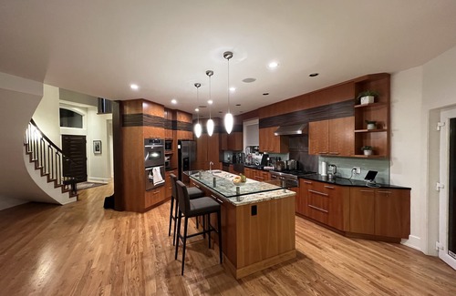 Gonzales House | Luxury 4 Bedroom Victoria Oceanfront Home with Amazing Views