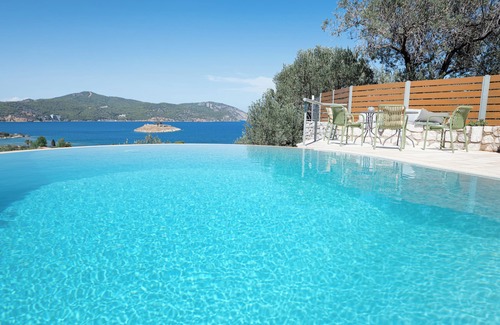 Galatas Villa | Luxury 4 Bedroom Villa With Private Pool and Panoramic Sea View