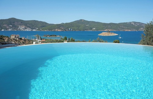 Galatas Villa | Luxury 4 Bedroom Villa With Private Pool and Panoramic Sea View