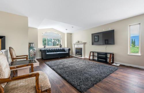 Pitt Meadows House | Luxury 4-Bedroom with 2 Private Bathrooms