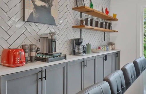Brookline House | Luxury 4 BR Art Deco Home+3 Parking Spots+In City