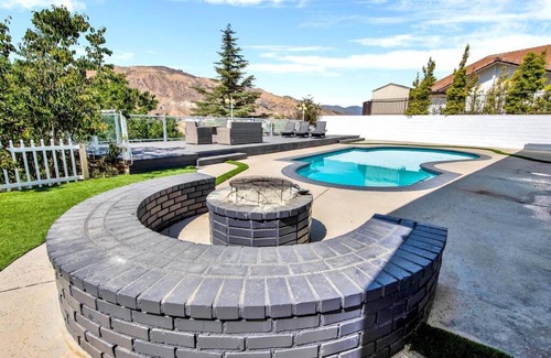 Porter Ranch House | Luxury 4 BR Home with Pool and Mountain View