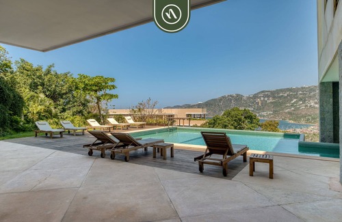 Puerto Marques Apartment | Luxury 4 BR Condo - Amazing Bay View - Pool