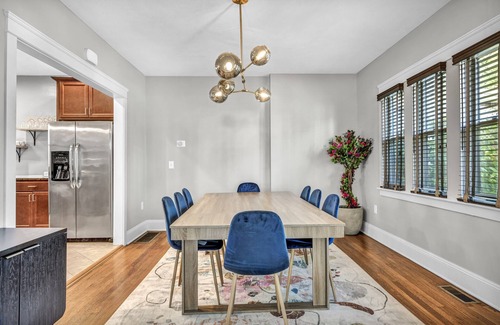 University Circle House | Luxury 4 BR Near Cleveland Clinic, UH & CWRU!