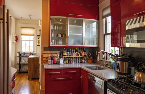 Crestwood House | Luxury 4 BR Private Home in Crestwood NW w/40' Heated Pool