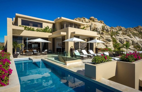 Pedregal Villa | Luxury 4 BR Villa Pacific West Includes Heated Pool, BBQ, Gourmet Kitchen + More