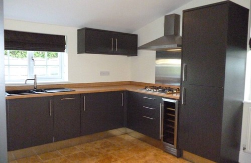 Crewe House | Luxury 4 Couples Hot Tub, New Wood-Burner, Spa Bathroom, Private Electric Gates