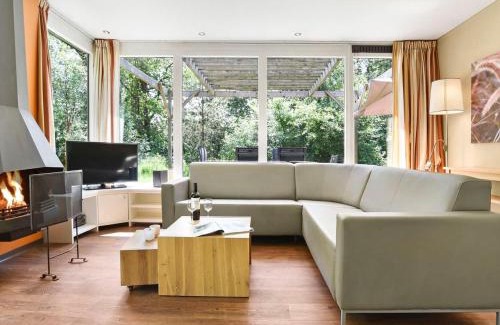 Municipality of Rijssen-Holten House | Luxury 4-Person Bungalow In The Holiday Park Landal Twenhaarsveld