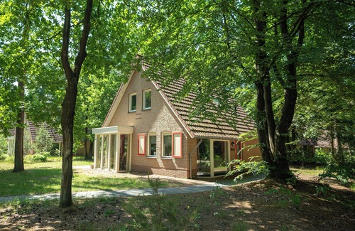 't Loo House | Luxury 4-person children's bungalow in the holiday park Landal Landgoed 't Loo