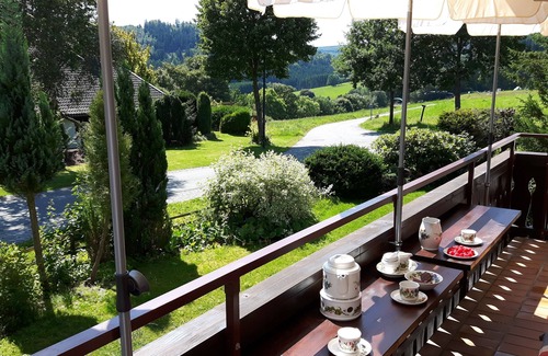 Zueschen Apartment | Luxury 4 to 6 people. apartment with garage located on the edge of quiet residential area