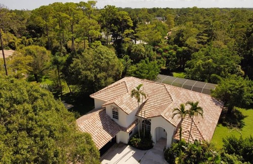 Wellington House | Luxury 4000 sf Home 5 BEDS 4 BATHS 1,3 acres DOG LOVERS WELCOME