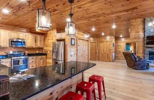 Waynesville House | Luxury 4200 Sqft Log Cabin on 50 Acres Sleeps 16