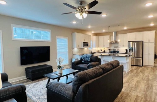Augusta House | Luxury 4B/4.5b Home, EV Charger, deck by MCG #6