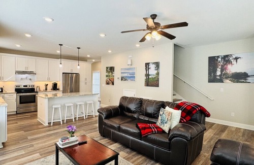 Augusta House | Luxury 4B/4.5b Home, EV Charger, deck by MCG