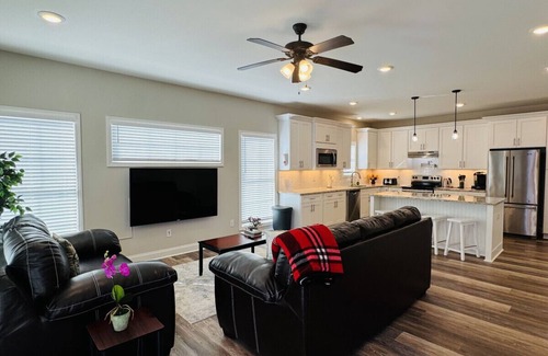Augusta House | Luxury 4B/4.5b Home, EV Charger, deck by MCG