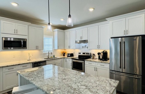 Augusta House | Luxury 4B/4.5b Home, EV Charger, deck by MCG