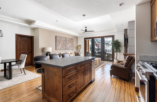 Lakeside Park Condo | Luxury 4bdr Residence Steps From Heavenly Village 4 Bedroom Condo