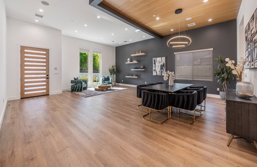 Valley Village Villa | Luxury 4BDR Vantage Villa with pool&spa