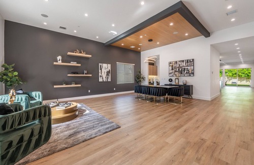 Valley Village Villa | Luxury 4BDR Vantage Villa with pool&spa