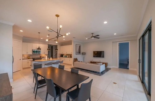 Estero House | Luxury 4BR 4Bth house, pool,AC and WiFi in enjoyable Miromar Lakes,Naples area