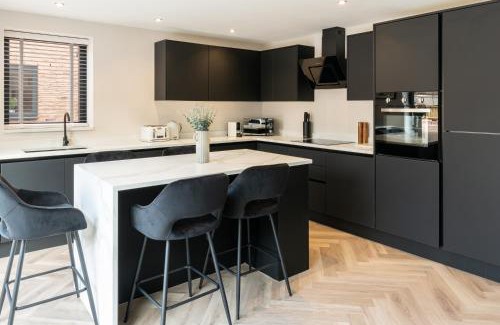 Hope Street House | Luxury 4BR City Centre House - Free Parking
