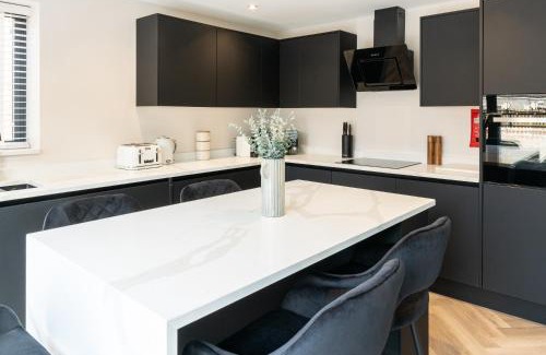 Hope Street House | Luxury 4BR City Centre House - Free Parking