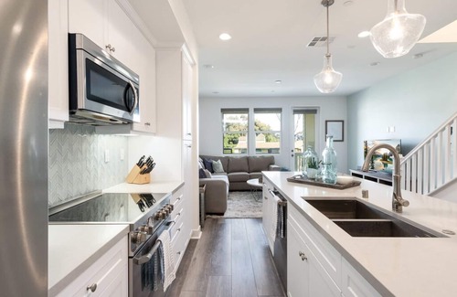 Townsite House | Luxury 4BR Condo. Walk to Beach. Near Camp Pendleton. Monthly Stays.