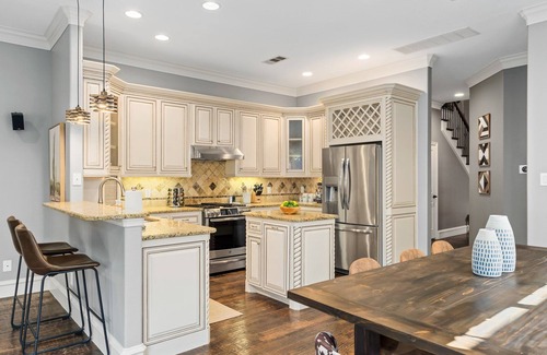 Vickery Place House | Luxury 4BR Dallas Home | Game Room | Fire Pit | Gym