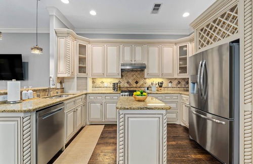 Vickery Place House | Luxury 4BR Dallas Home | Game Room | Fire Pit | Gym