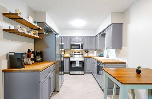Davenport House | Luxury 4BR Family Getaway – Near Disney, Game Room!”