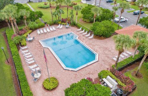 Ventura House | Luxury 4BR Home at Ventura Golf and Country Club