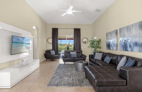 Crystal Cove House | Luxury 4BR Home - Private Pool BBQ - Near Disney