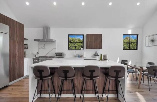 West Hollywood West House | Luxury 4BR Home w/Pool - 5 Min to Beverly Center