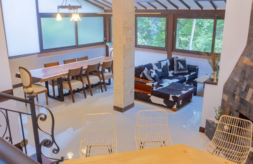 Los Naranjos House | Luxury 4BR house near el Tesoro- 10 min walk