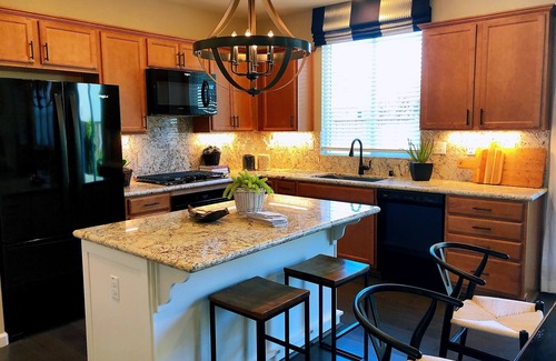 Salinas House | Luxury 4BR House w/AC f& WiFI in Salinas - Near Monterey, Family friendly