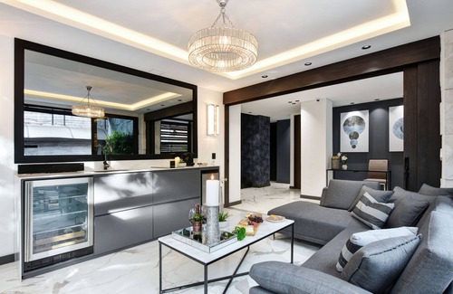 Zona Rosa Villa | Luxury 4BR Villa with Rooftop and Jacuzzis on Lleras Park