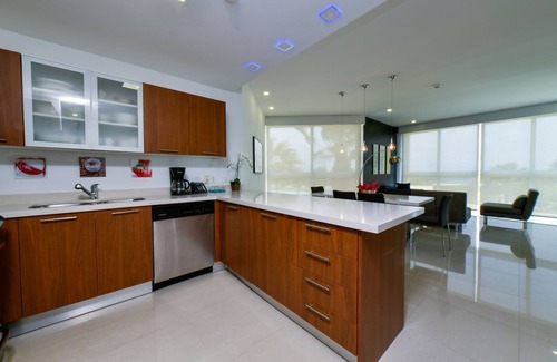Noord Condo | Luxury 5* 3 bdr Oceanfront condo between both Eagle & Palm Beach!