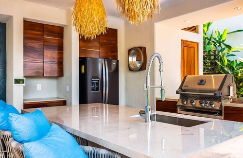 Conchas Chinas House | Luxury 5-7BR Villa, Full Staff, Saltwater Pool!