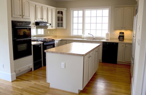 Charlottesville House | Luxury 5-Bed Charlottesville Home Close to Farmington Country Club