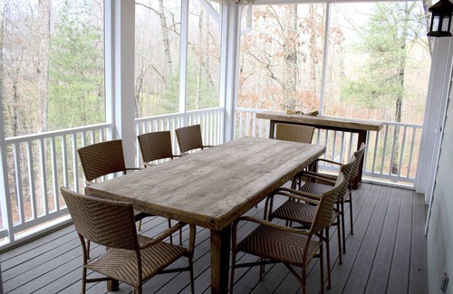 Charlottesville House | Luxury 5-Bed Charlottesville Home Close to Farmington Country Club