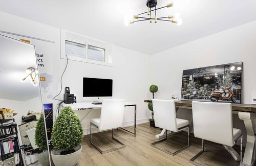 Etobicoke House | Luxury 5 Bed Designer House with Cinema and Hot Tub near St George's Golf Course