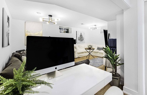 Etobicoke House | Luxury 5 Bed Designer House with Cinema and Hot Tub near St George's Golf Course