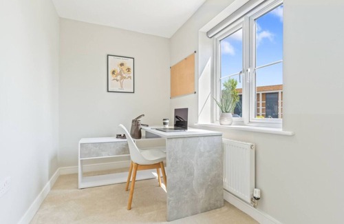 Bicester House | Luxury 5 bed House with Hot-tub near Bicester Village