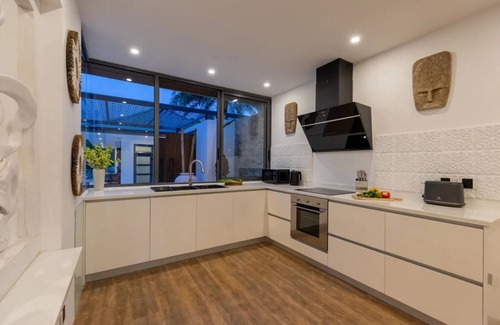 Mae Nam Villa | Luxury 5‑bed villa in Mae Nam with pool, spa, gym, cinema & garden near golf and beaches.