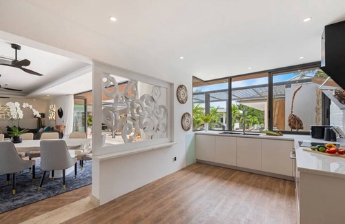 Mae Nam Villa | Luxury 5‑bed villa in Mae Nam with pool, spa, gym, cinema & garden near golf and beaches.