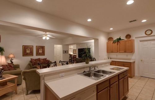 Legacy Park House | Luxury 5 Bed villa, Southwest pool (all day sun), 10 mins to Disney, sleeps 12