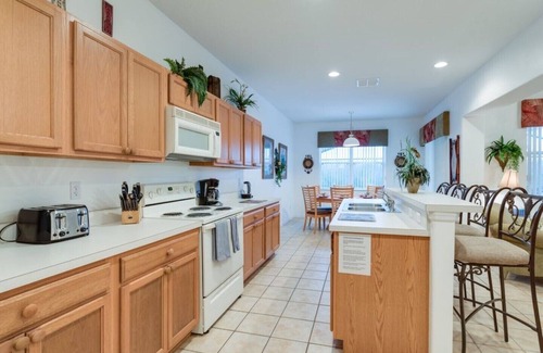 Legacy Park House | Luxury 5 Bed villa, Southwest pool (all day sun), 10 mins to Disney, sleeps 12