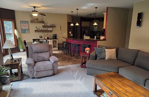 Geneseo House | Luxury 5-bedroom 5000 sq ft house on wooded lot in Geneseo, rec & fitness rooms